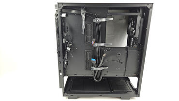 Thermaltake_Ceres_300_ARGB-Bild05_01